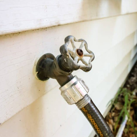 how-to-remove-a-stuck-garden-hose-garden-hose-with-aluminum-fittings